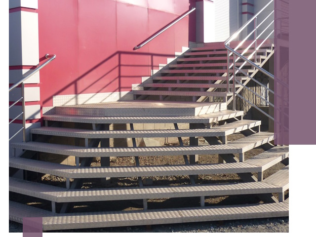 Лестницы для магазина в Каменке — изготовление и монтаж