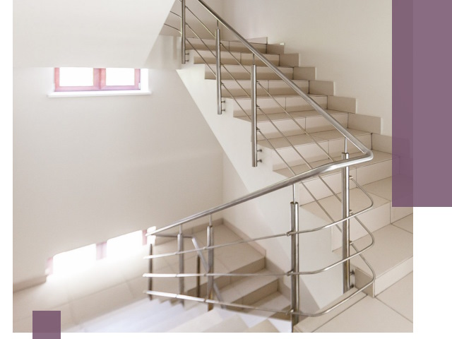 Установка и замена перил в подъезде в Каменке