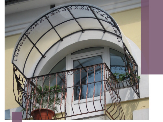 Козырьки над балконом в Каменке — изготовление и монтаж